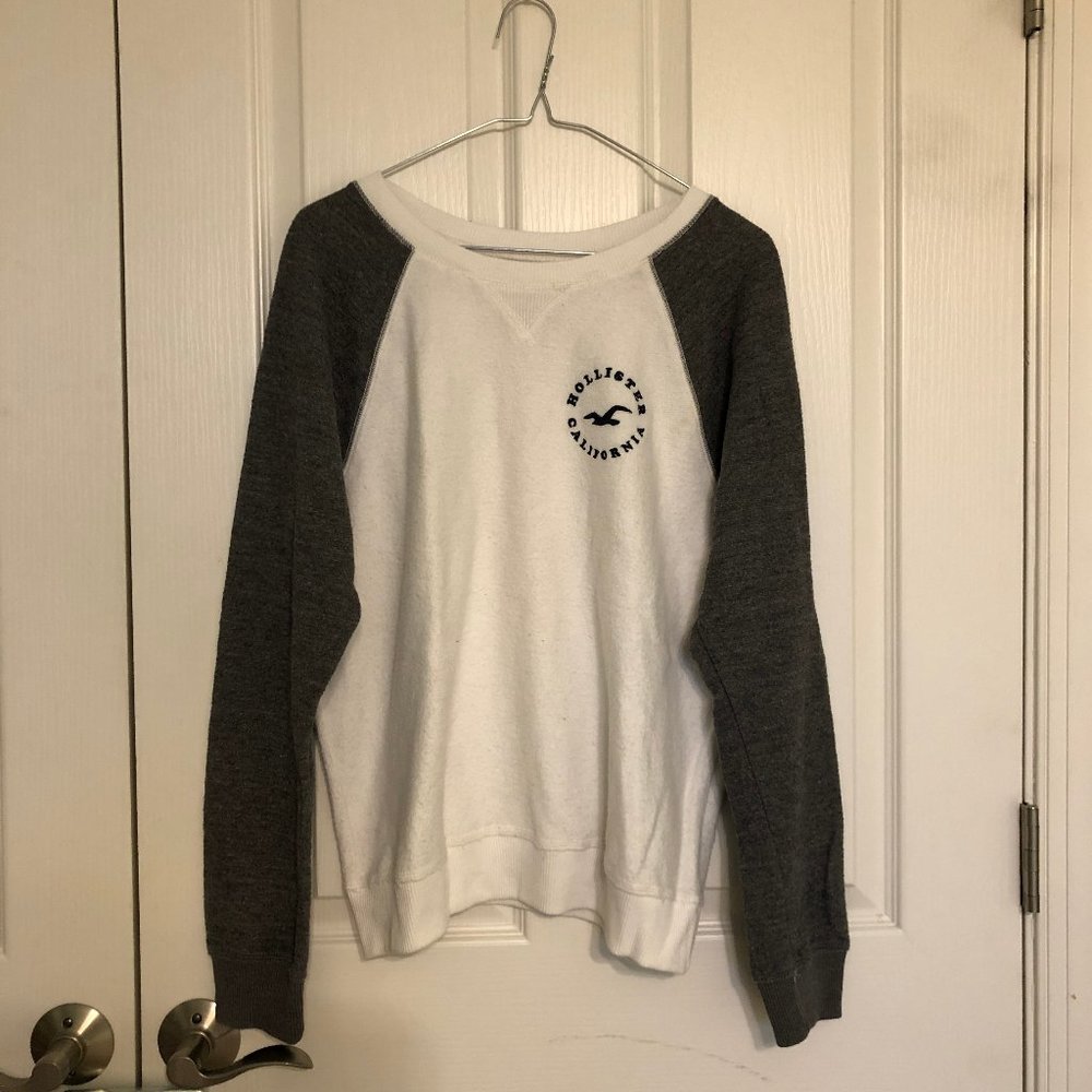 Hollister White/Gray Raglan Crew Sweater (Large)
